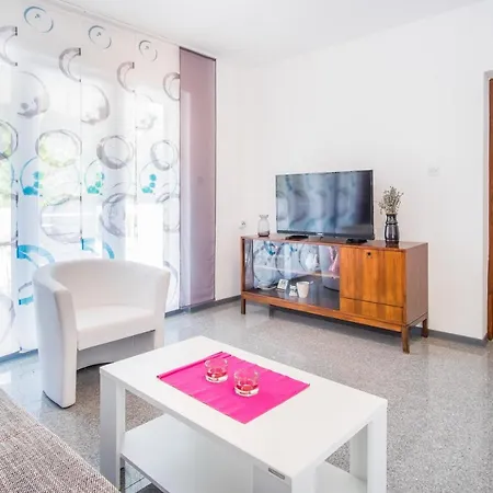 Apartment Nova Mira