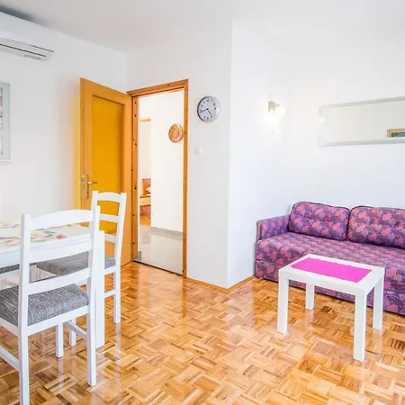 Apartment Nova Mira Malinska